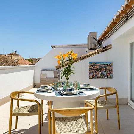 Atarazanas Suite, Atico Con Terraza Malaga Luaran gambar