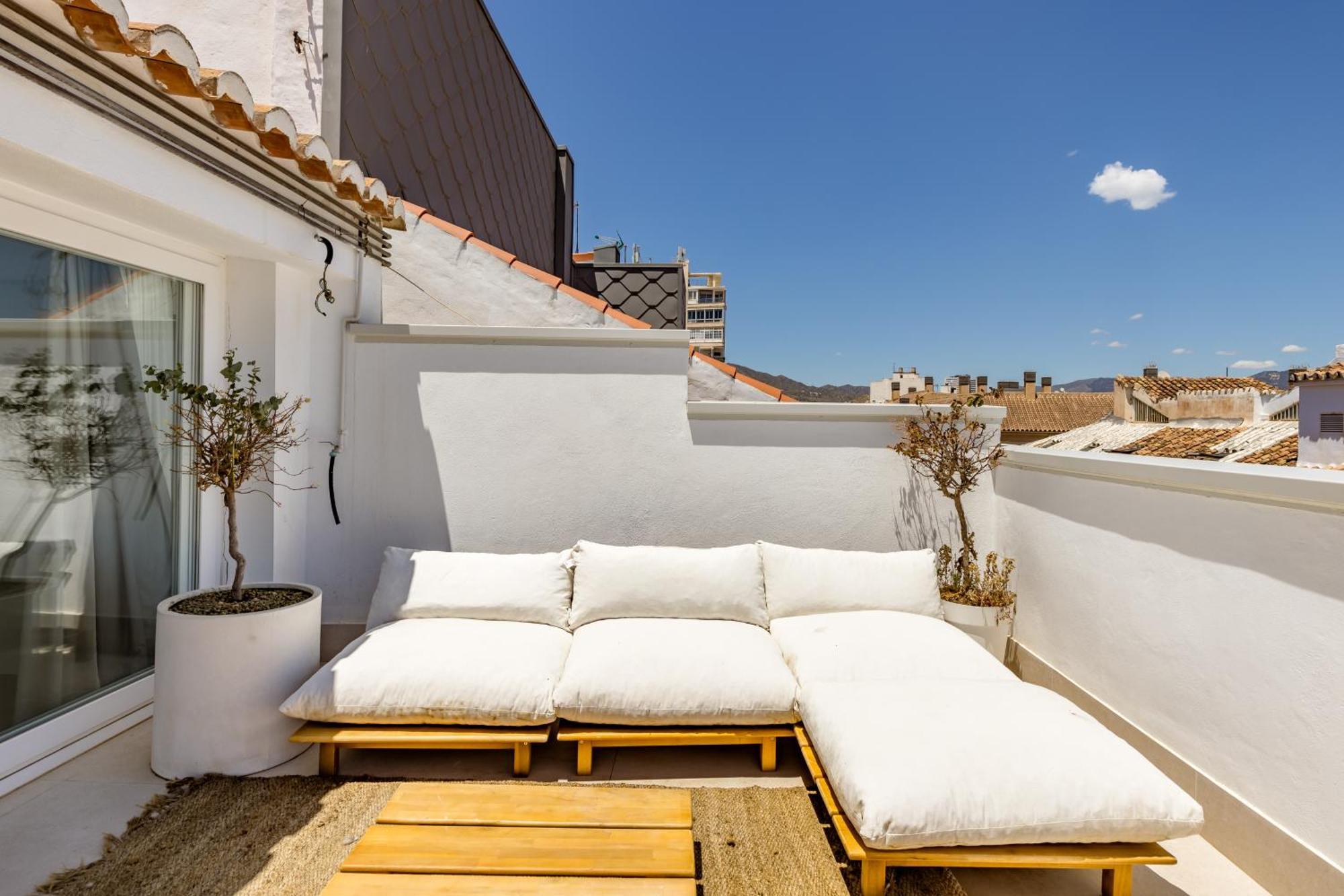 Atarazanas Suite, Atico Con Terraza Malaga Luaran gambar