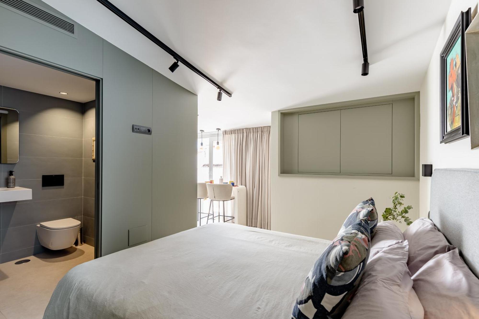Atarazanas Suite, Atico Con Terraza Malaga Luaran gambar