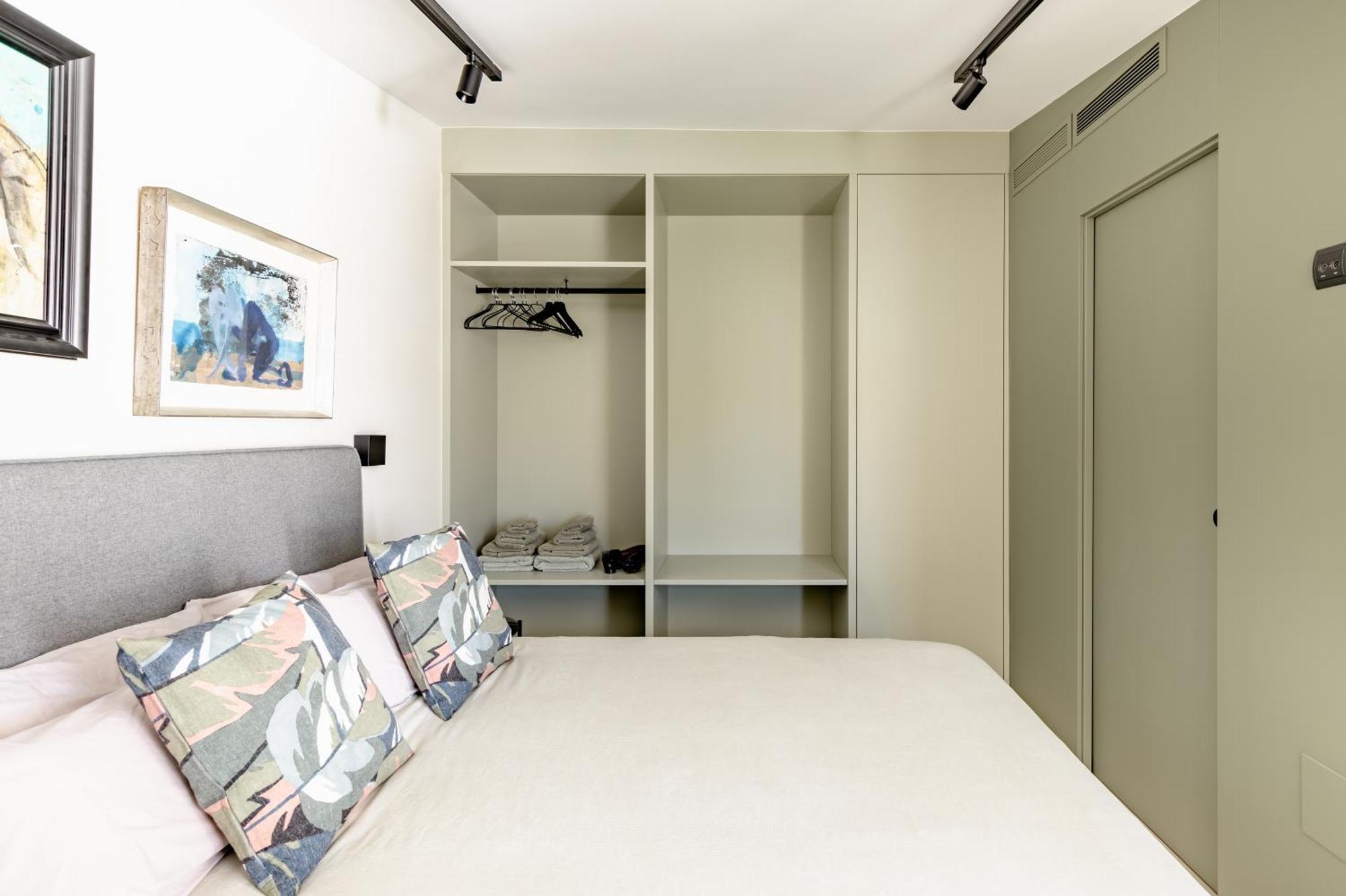 Atarazanas Suite, Atico Con Terraza Malaga Luaran gambar